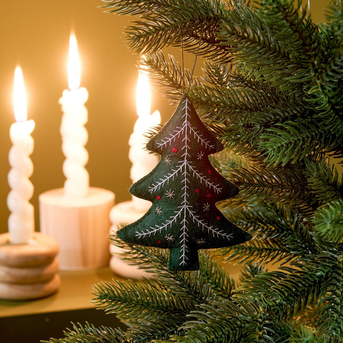 Embroidery kit: Felt Christmas tree decoration