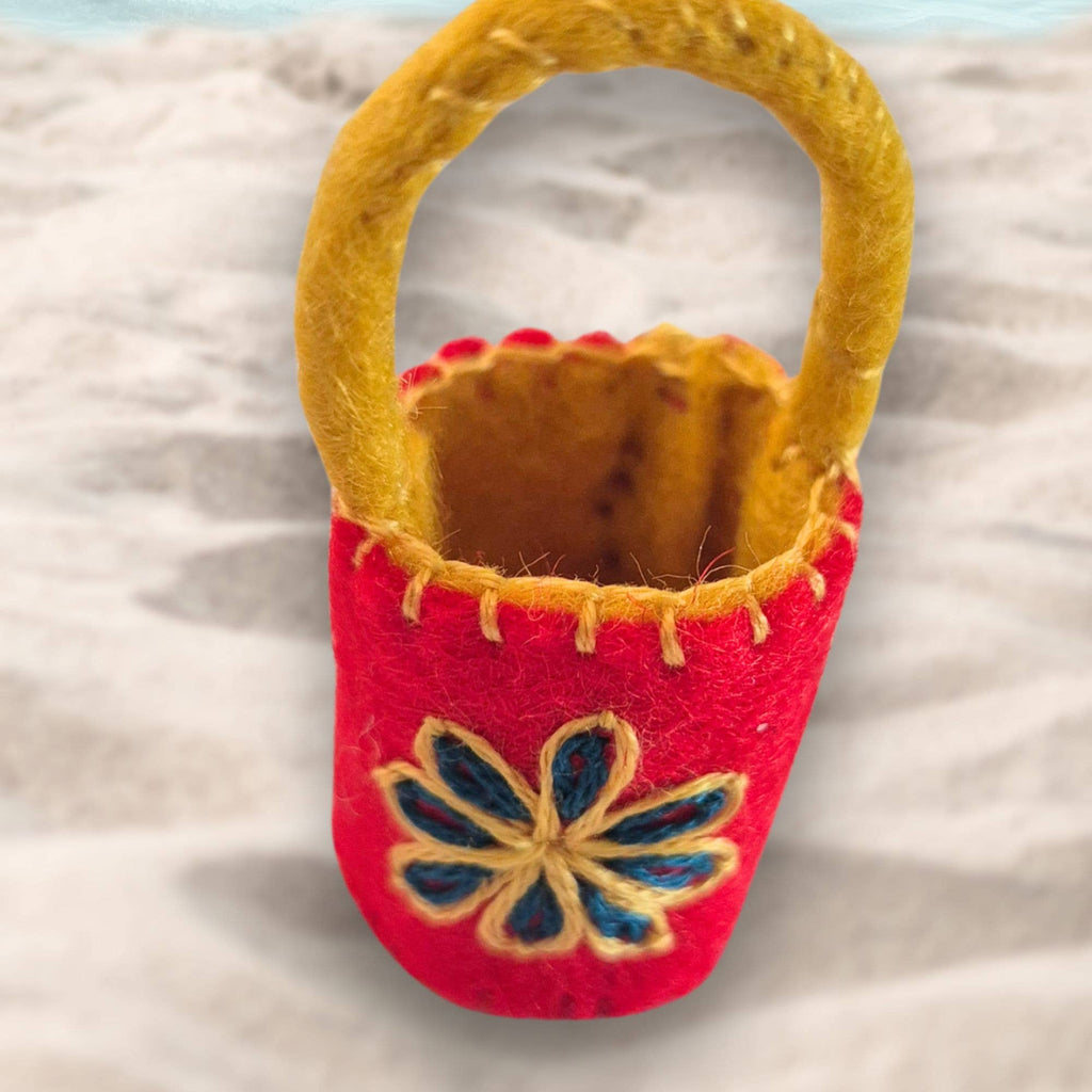 Little Mouse at the Seaside Felt Craft Mini Kit: English