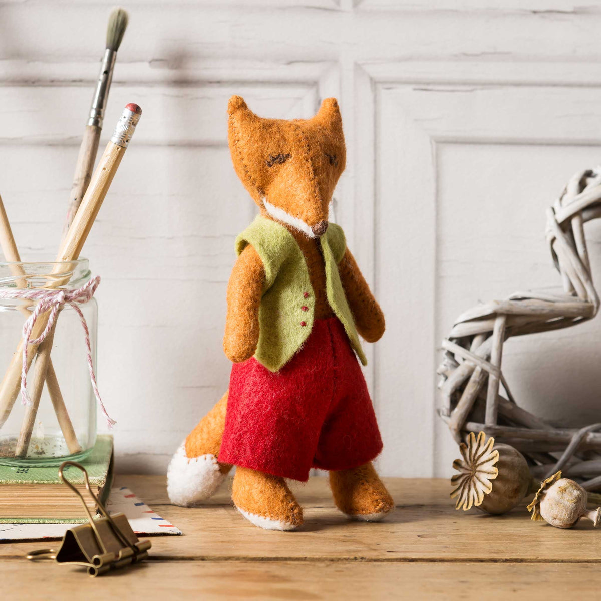 Fergus Fox Felt Craft Kit: English