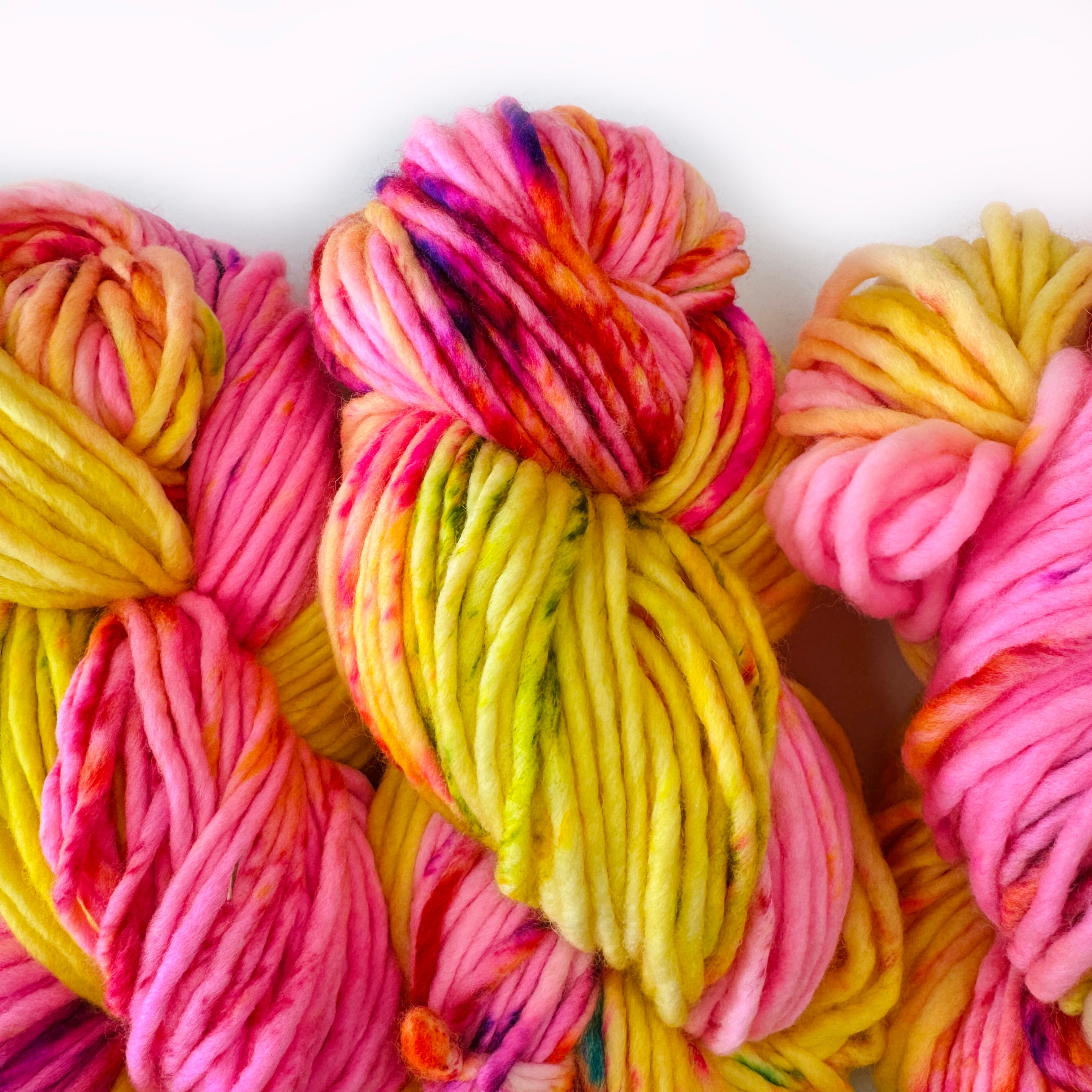 Holy Fluff Hand Dyed Super Chunky 200g : 'Pop Muzik"