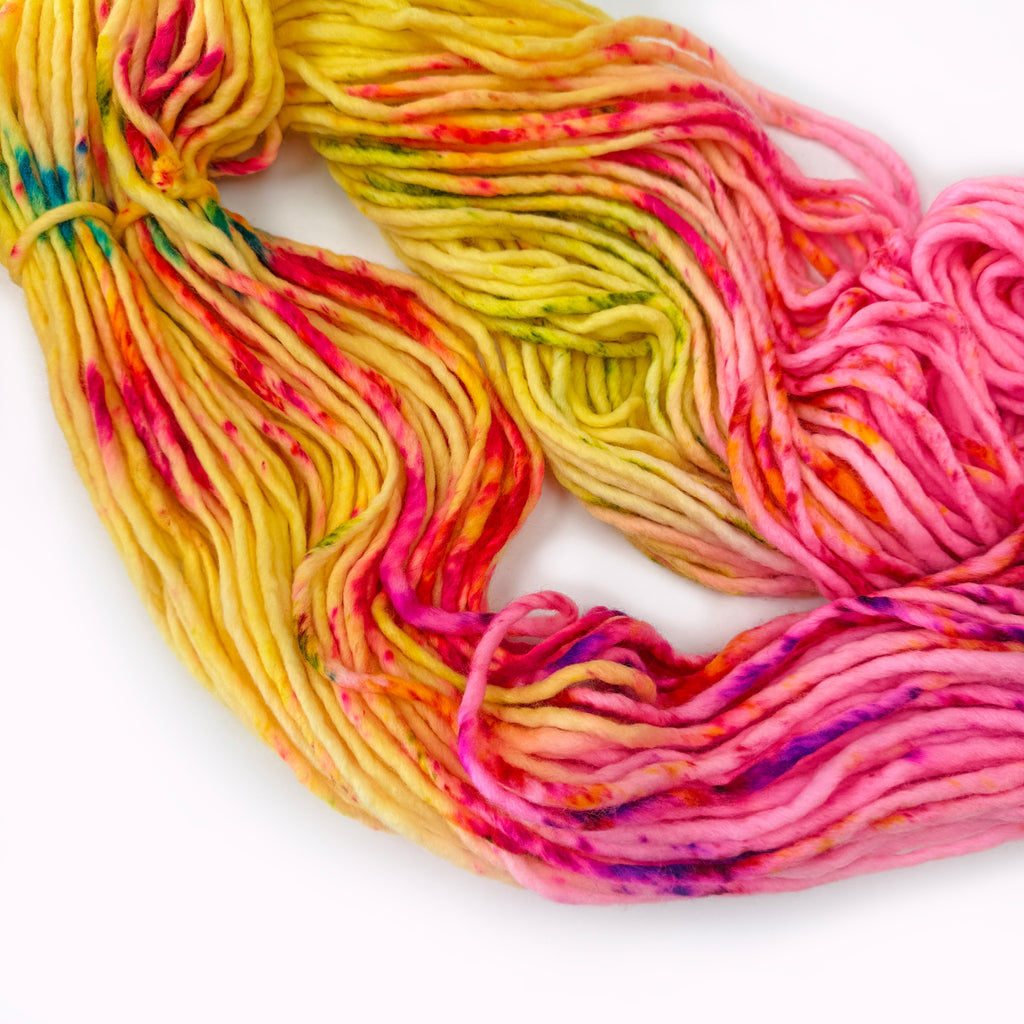 Holy Fluff Hand Dyed Super Chunky 200g : 'Pop Muzik"