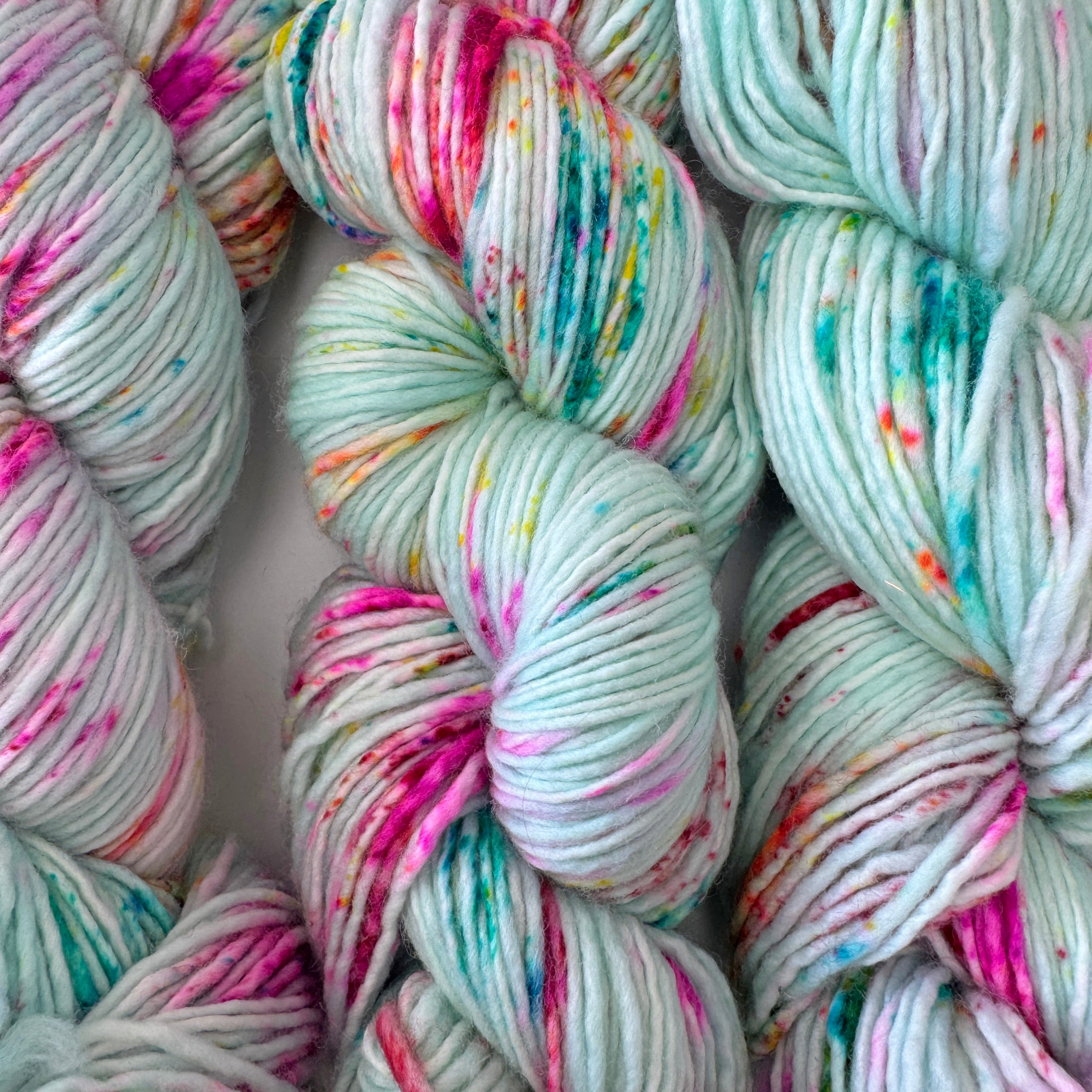 Hand Dyed Merino DK : Gilliangladrag Holy Fluff  : Birdhouse in Your Soul