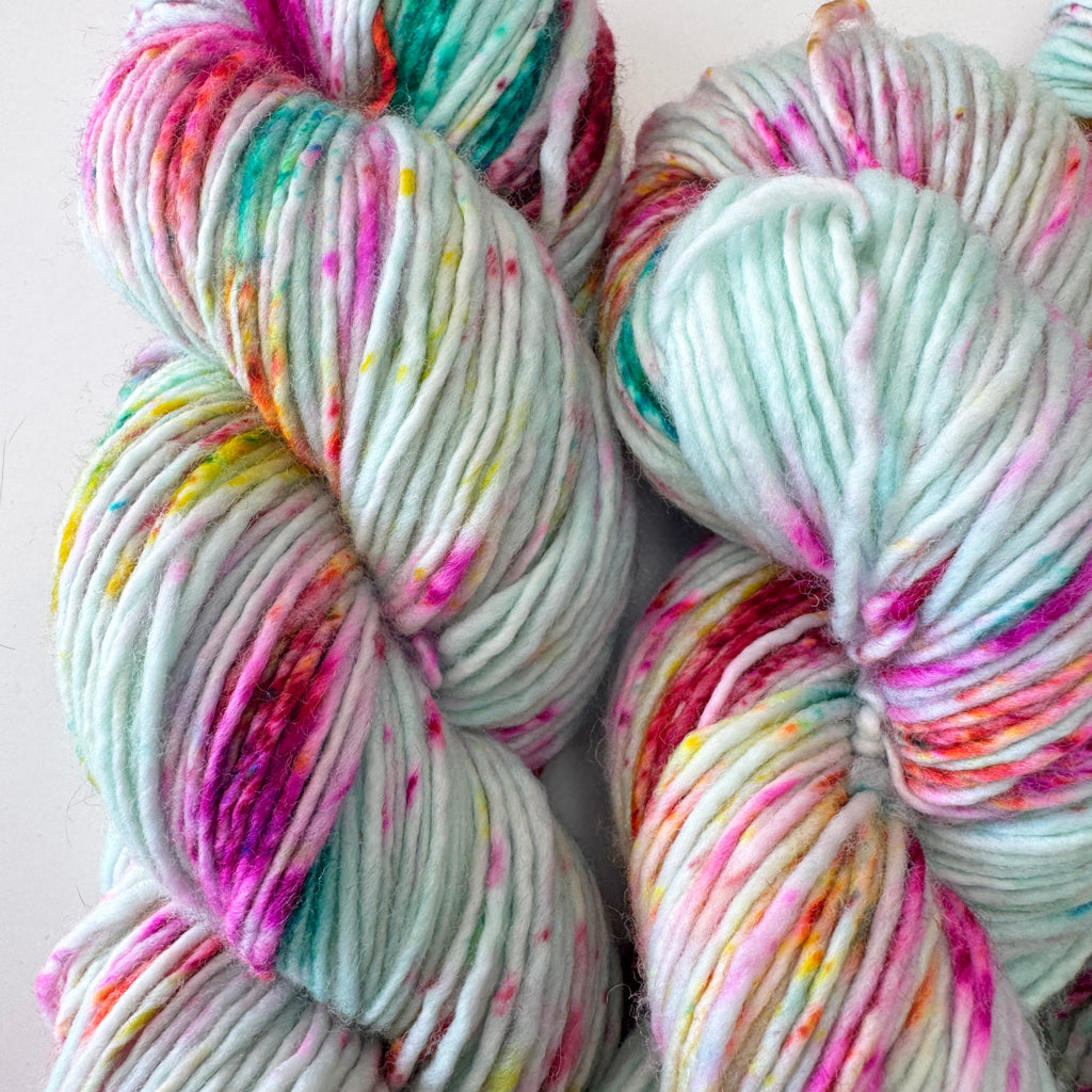 Hand Dyed Merino DK : Gilliangladrag Holy Fluff  : Birdhouse in Your Soul