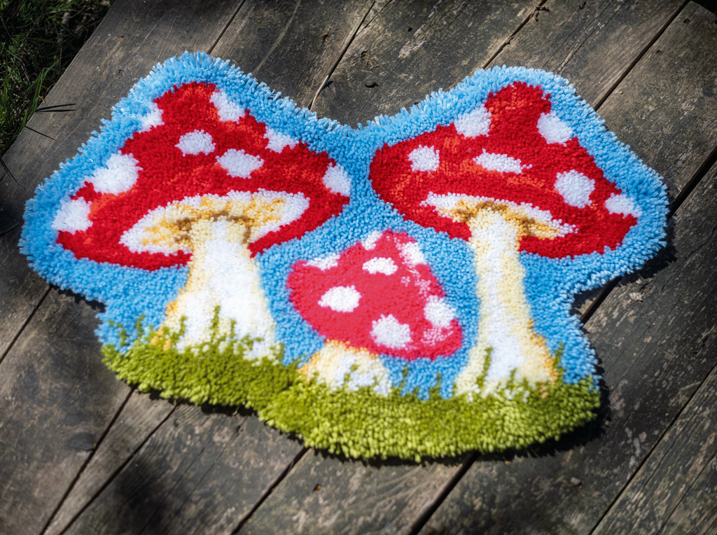 Latch Hook Rug : Mushrooms / Toadstools