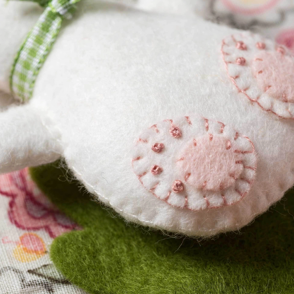 Bunny in Carrot Bed Felt Craft Mini Kit