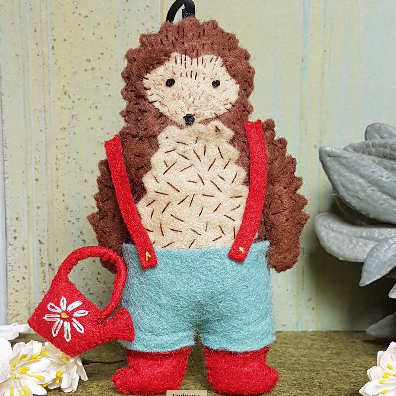 Mr. Hedgehog Gardener Felt Craft Mini Kit