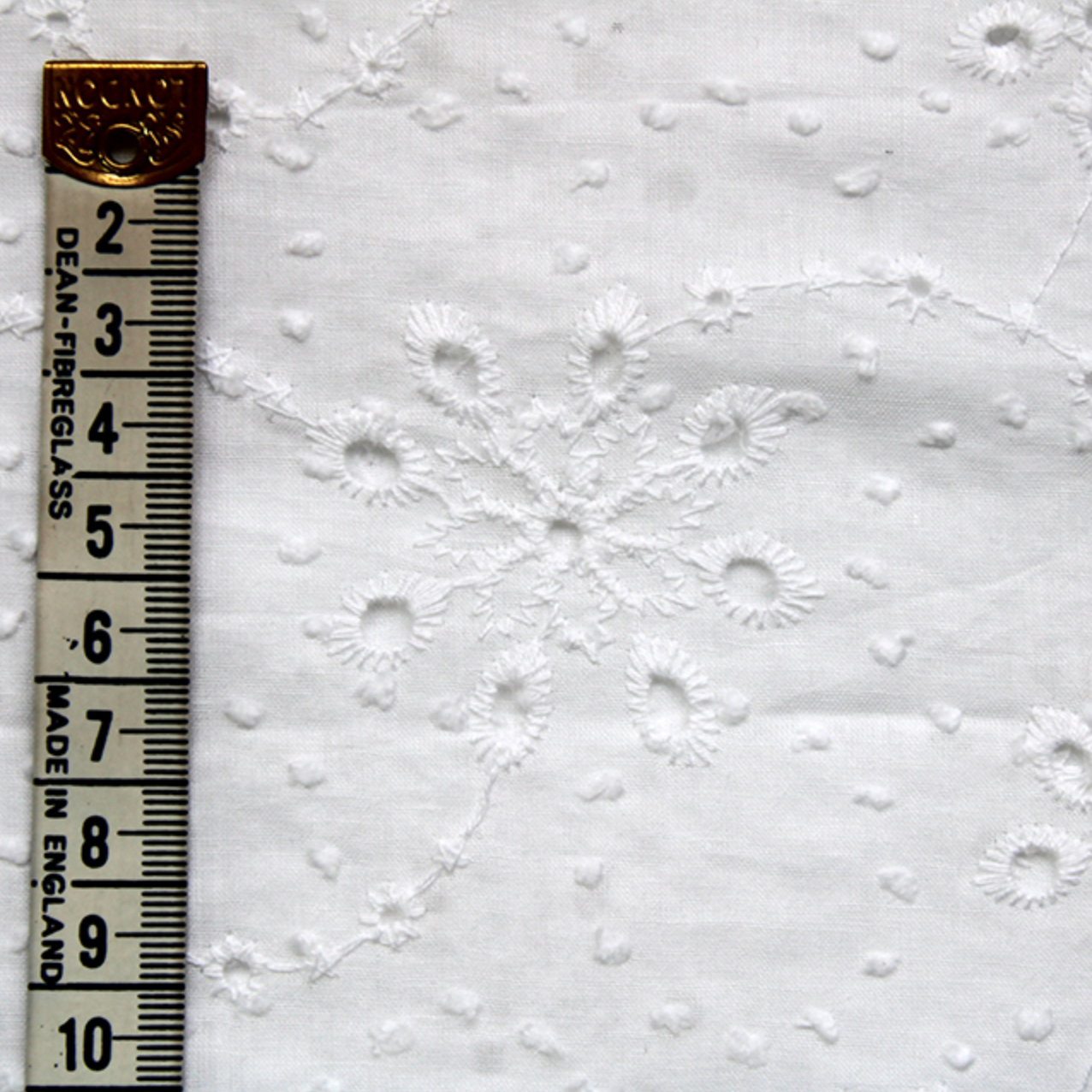 Cotton Embroidery Anglaise 9 Hole