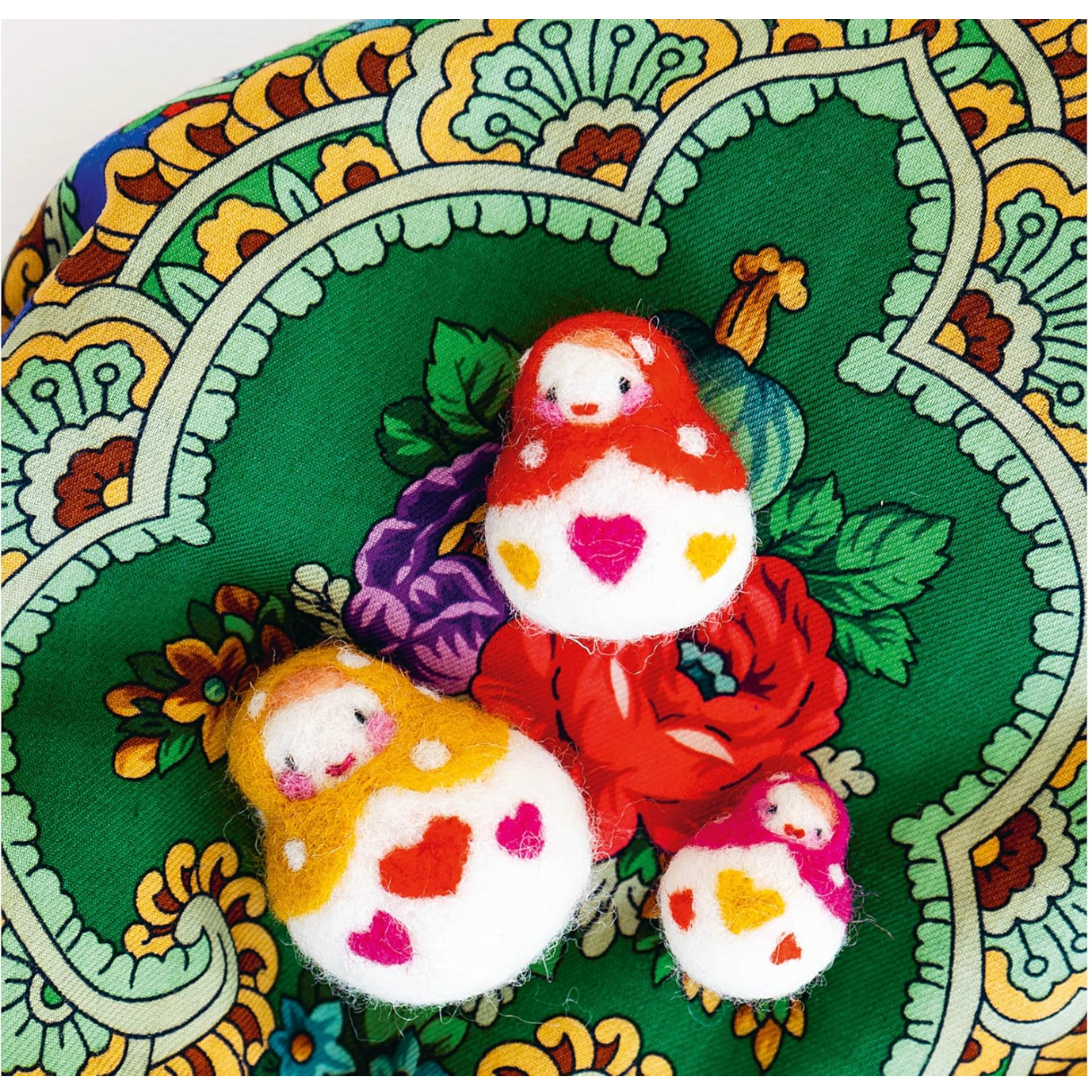 Kawaii Needle Felting : Felt 20 good luck charms from around the world by Héléna Zaïchik