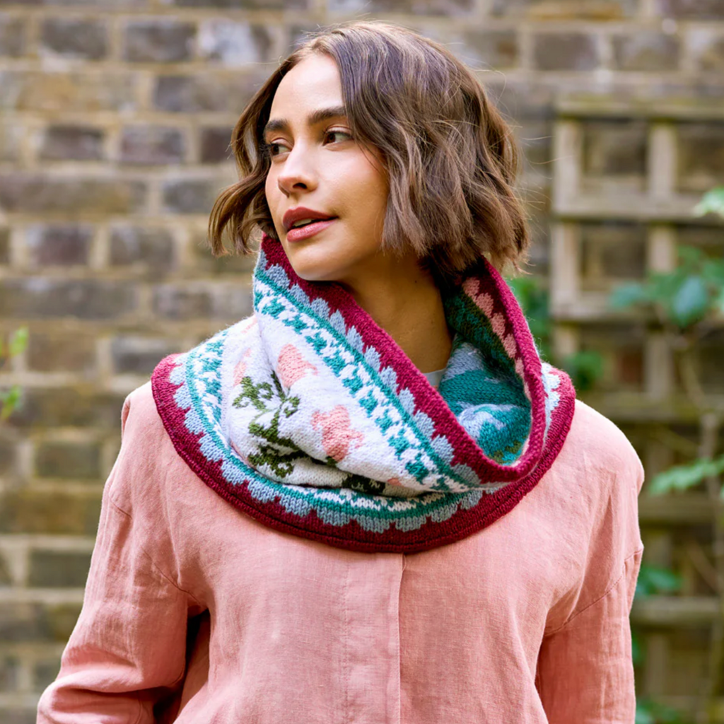 WYS Morris DK : Golden Lily Reversible Cowl Kit