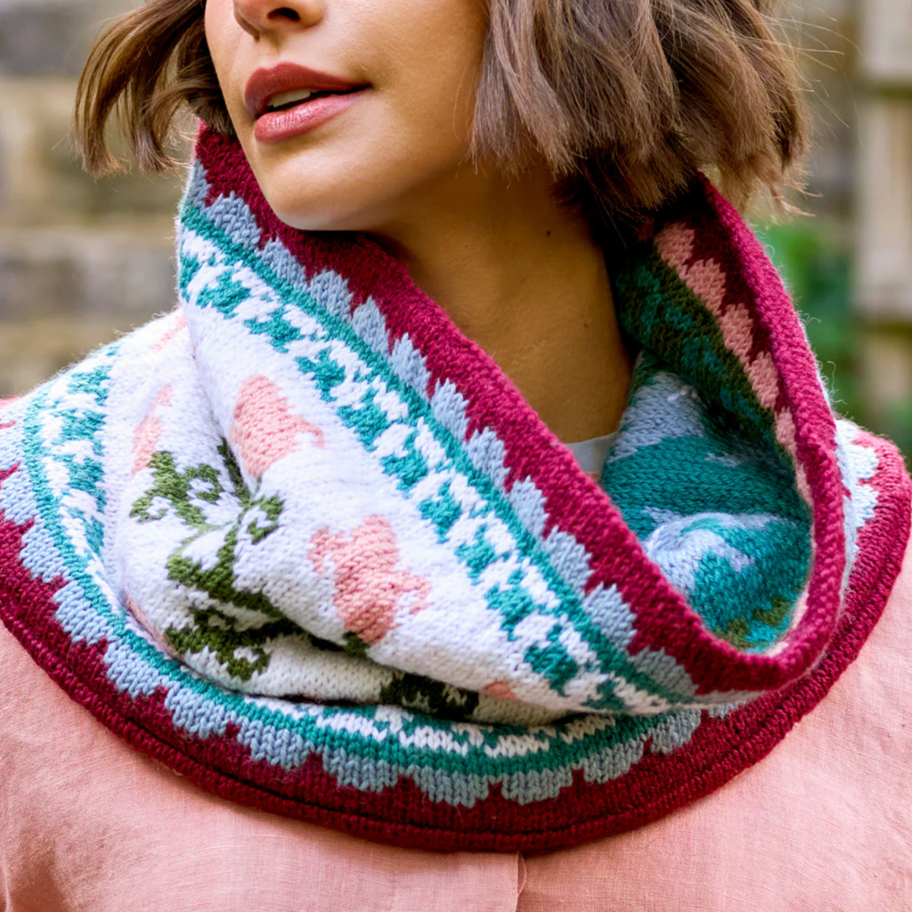 WYS Morris DK : Golden Lily Reversible Cowl Kit