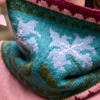 WYS Morris DK : Golden Lily Reversible Cowl Kit