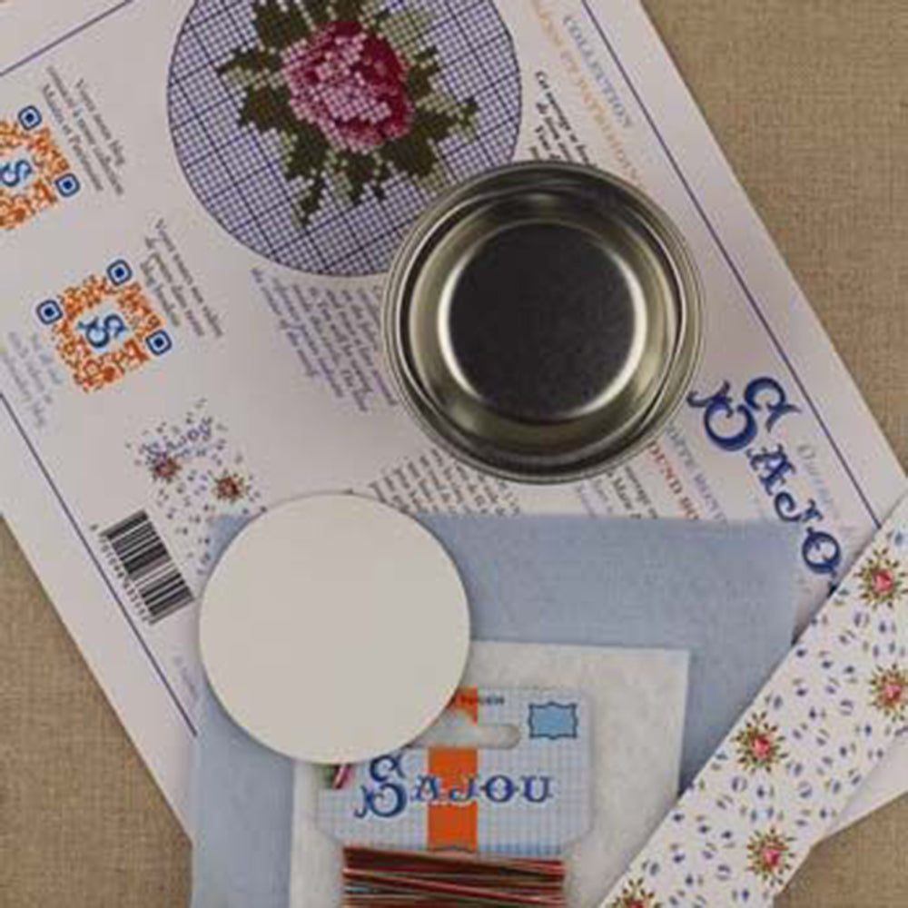 Sajou Round Box Cross Stitch Kit : Roses à Trianon