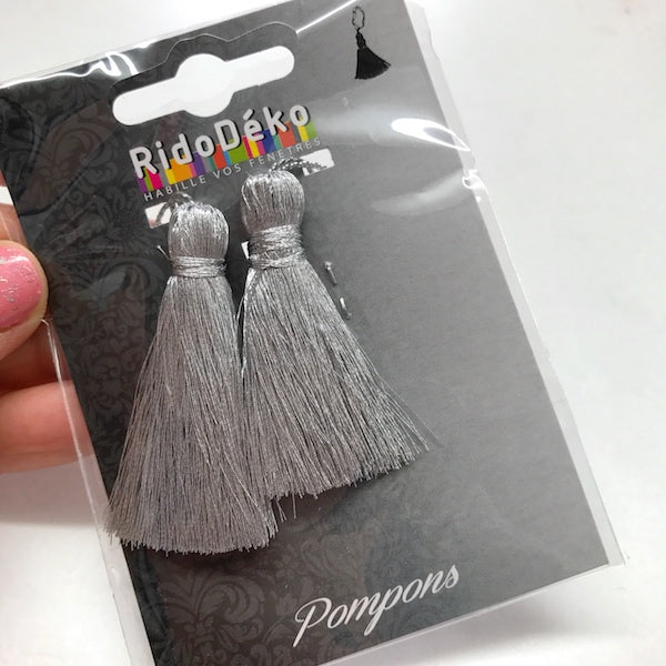 2 x Metallic Tassel 5.5cm Silver 002