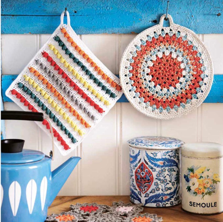 How to Crochet by Mollie Makes : 100 techniques and 15 easy projects