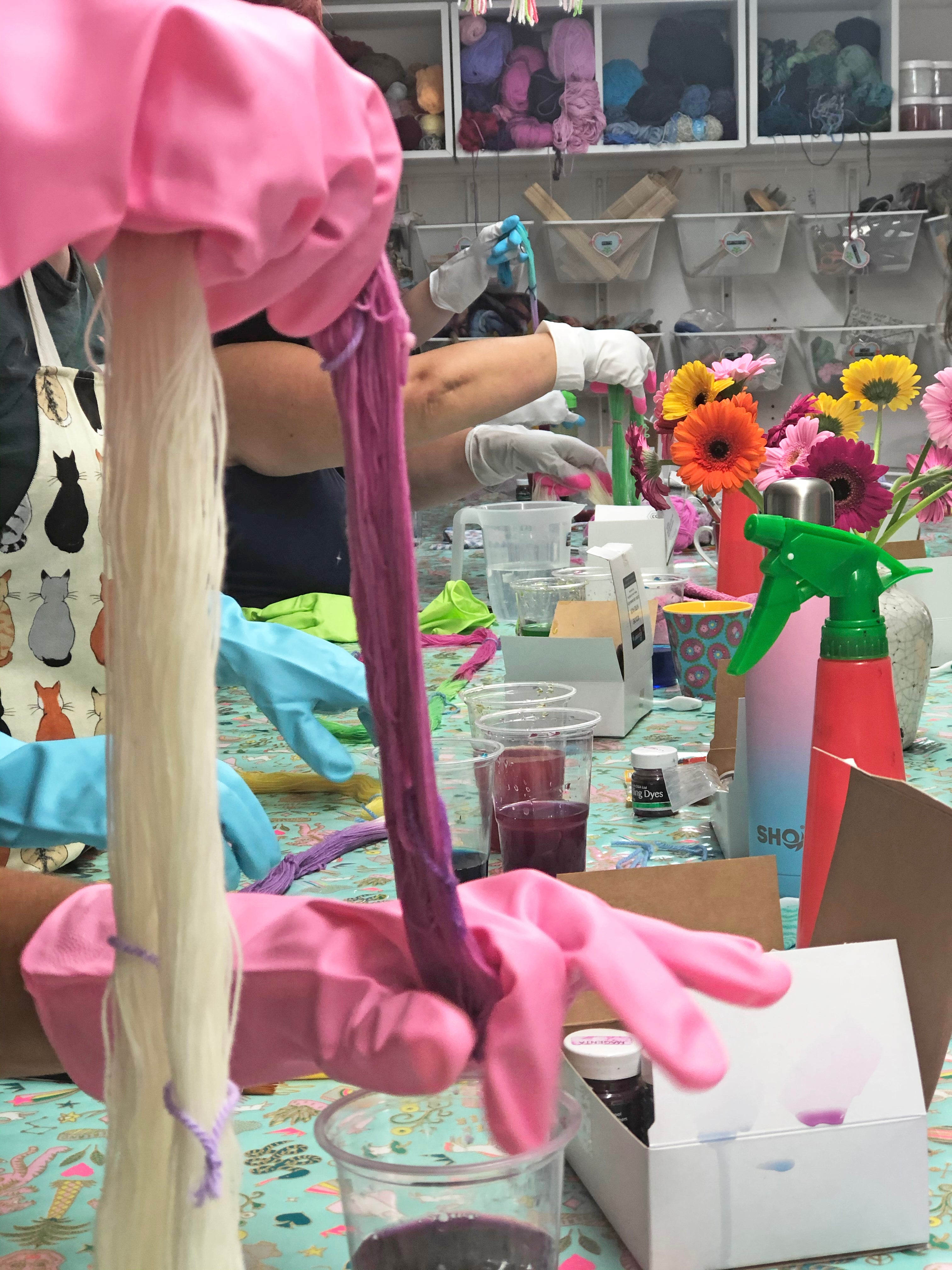 Yarn Dyes Home Starter Kit : 4 colours + 3 mini sock skeins + fixer