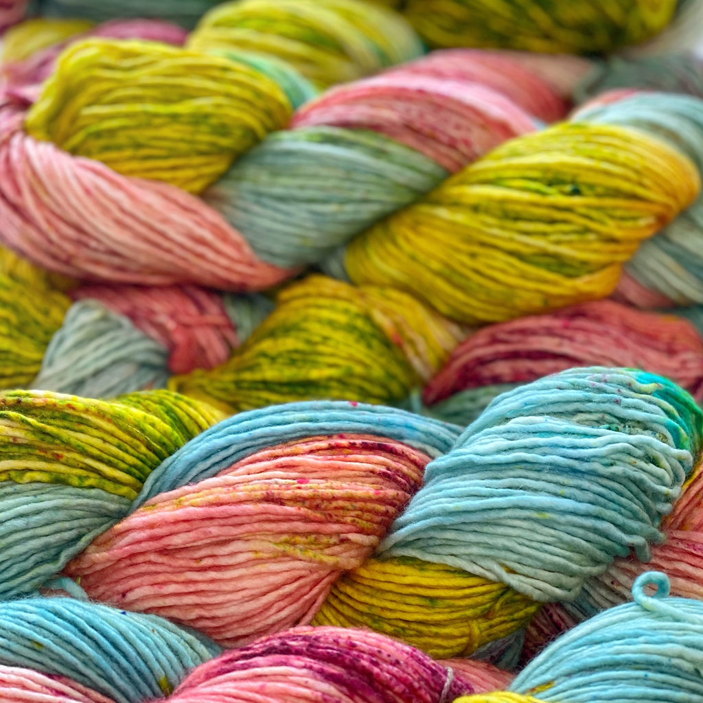 Hand Dyed Merino DK : Gilliangladrag Holy Fluff  : L'Amour L'Amour L'Amour