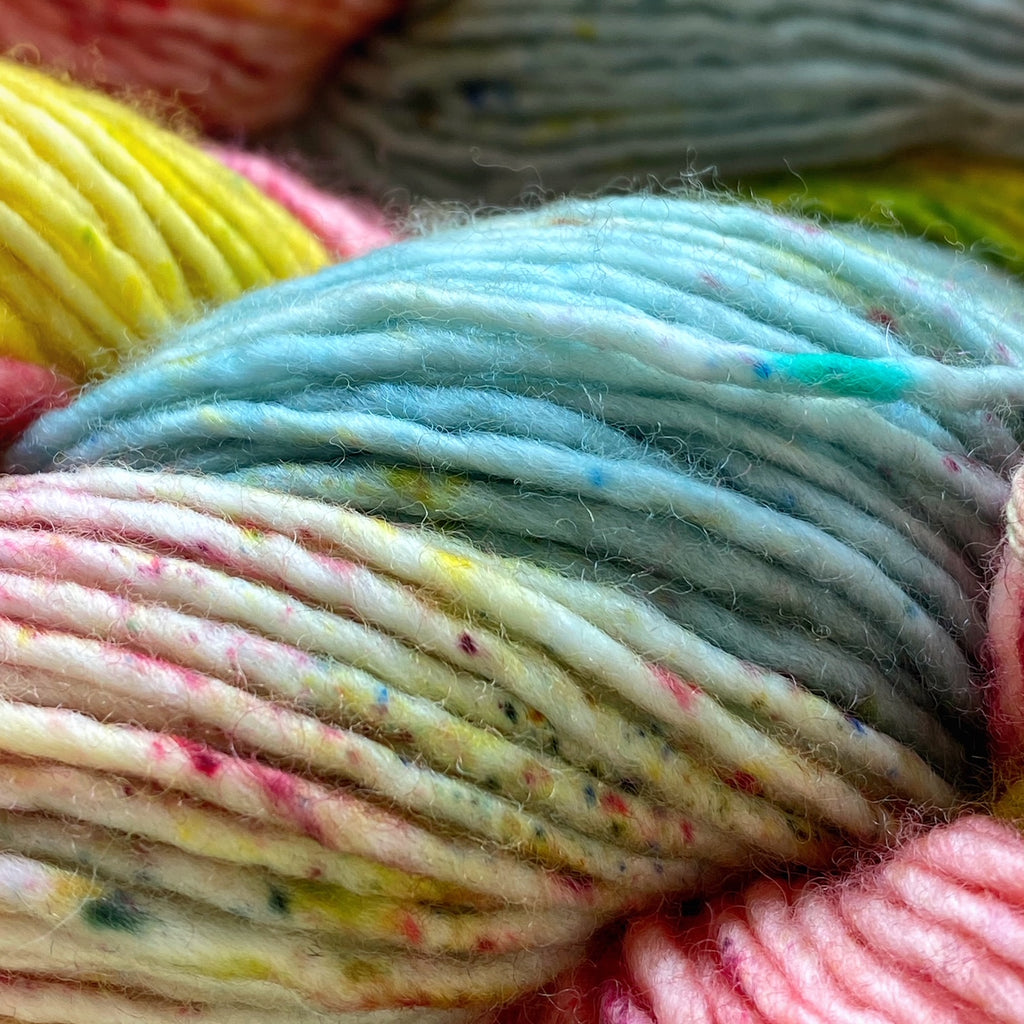 Hand Dyed Merino DK : Gilliangladrag Holy Fluff  : L'Amour L'Amour L'Amour