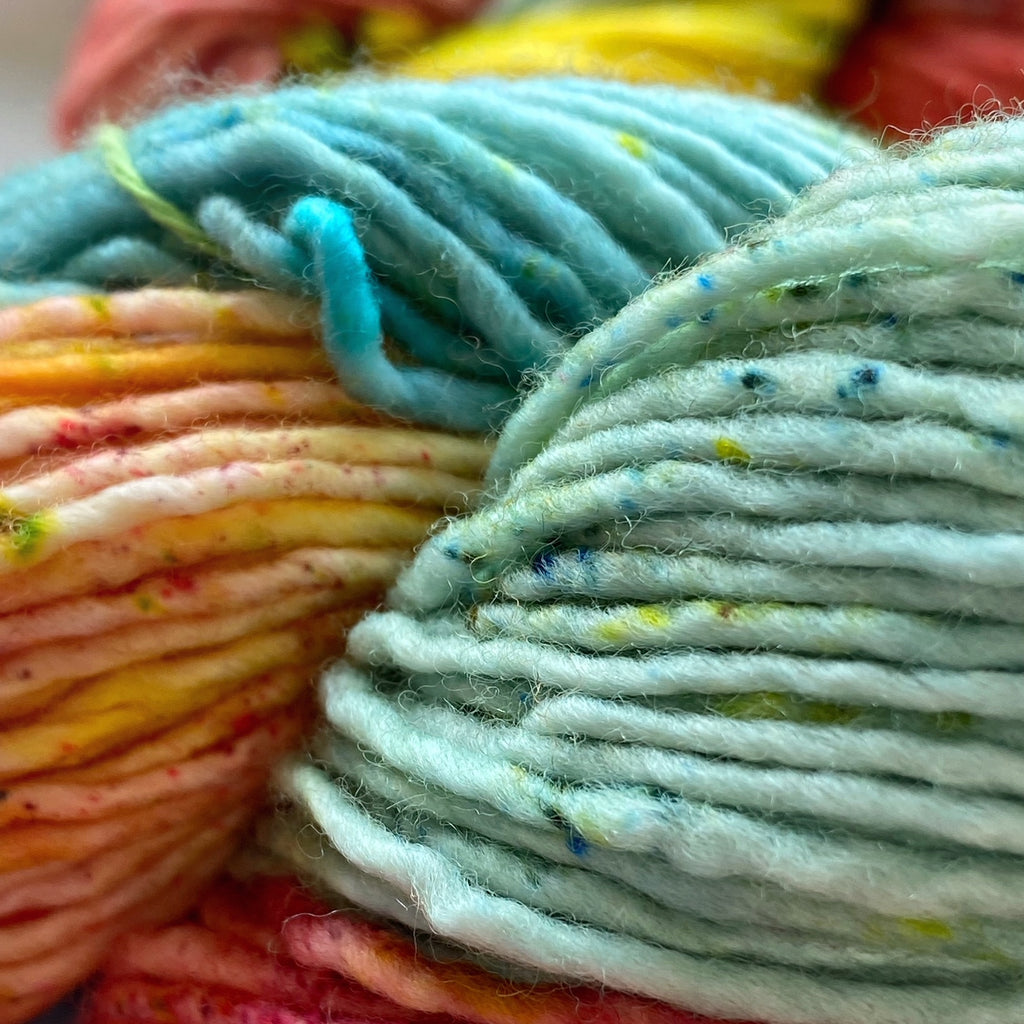 Hand Dyed Merino DK : Gilliangladrag Holy Fluff  : L'Amour L'Amour L'Amour
