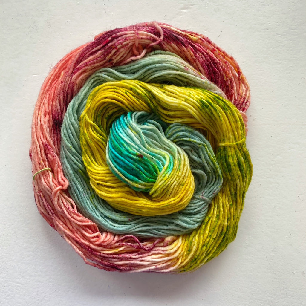 Hand Dyed Merino DK : Gilliangladrag Holy Fluff  : L'Amour L'Amour L'Amour