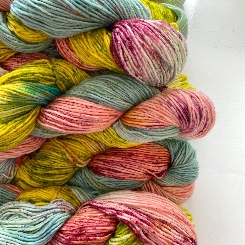 Hand Dyed Merino DK : Gilliangladrag Holy Fluff  : L'Amour L'Amour L'Amour