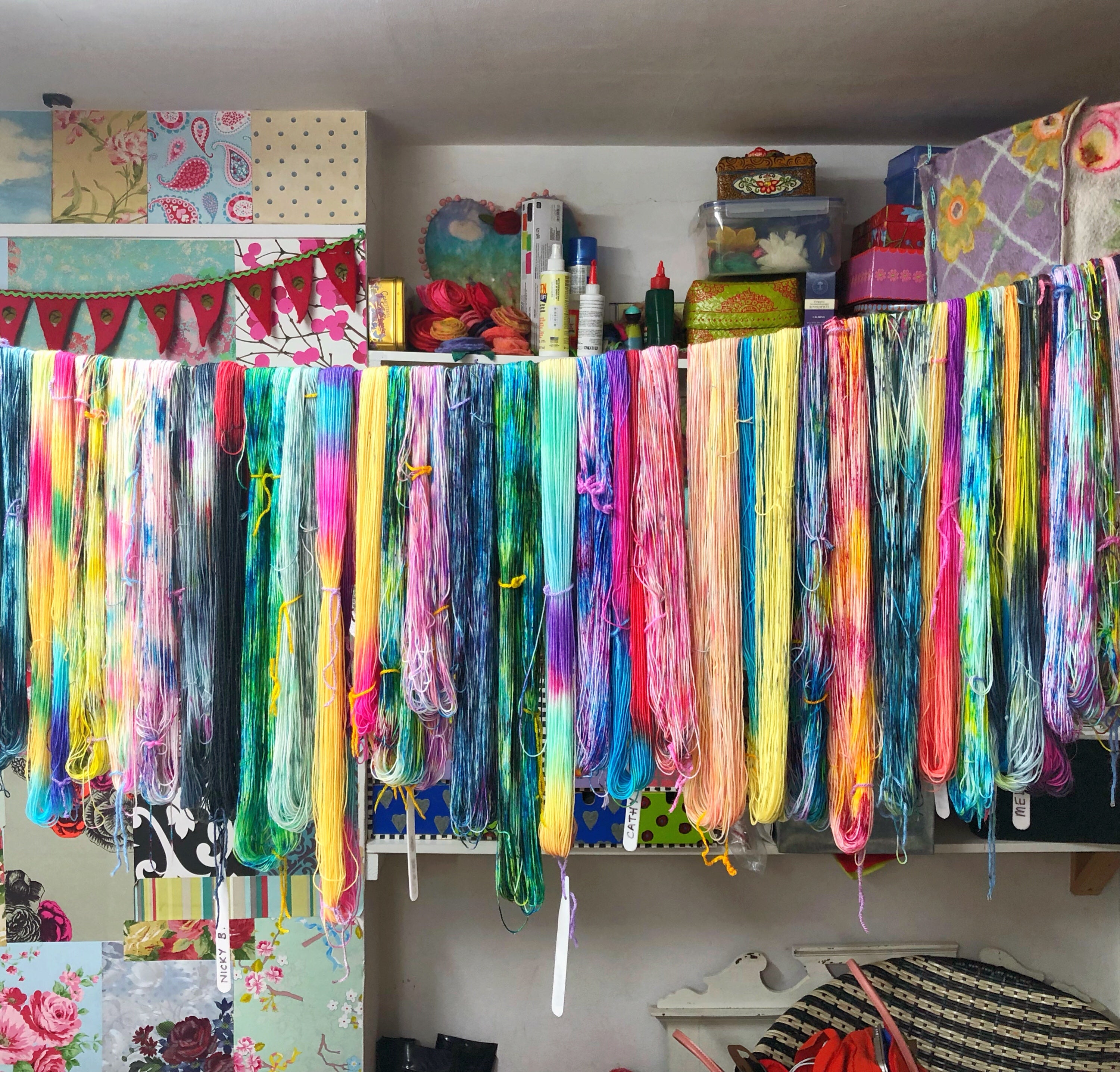 Yarn Dyes Home Starter Kit : 4 colours + 3 mini sock skeins + fixer