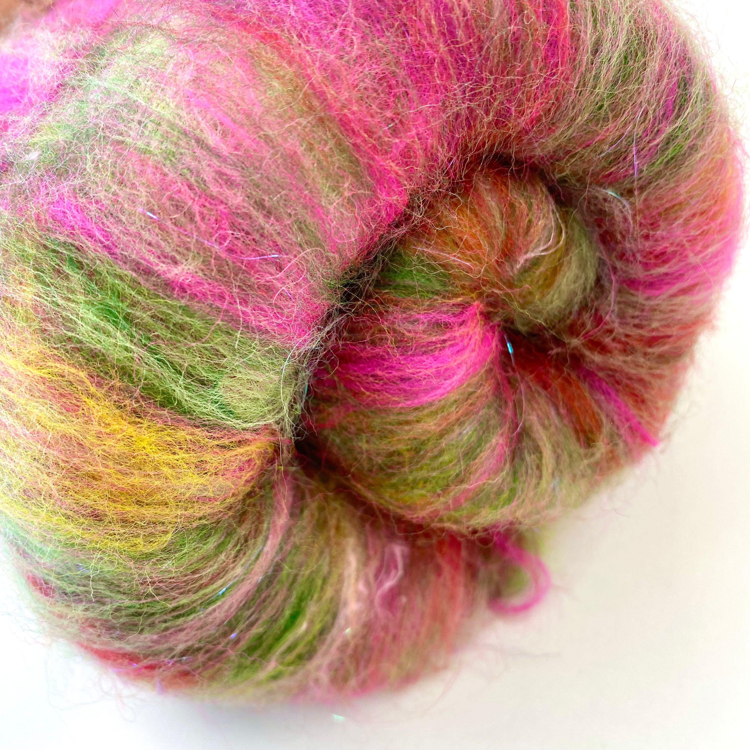 Hand Carded BATT for Spinning & Felting : Bed of Roses 118g