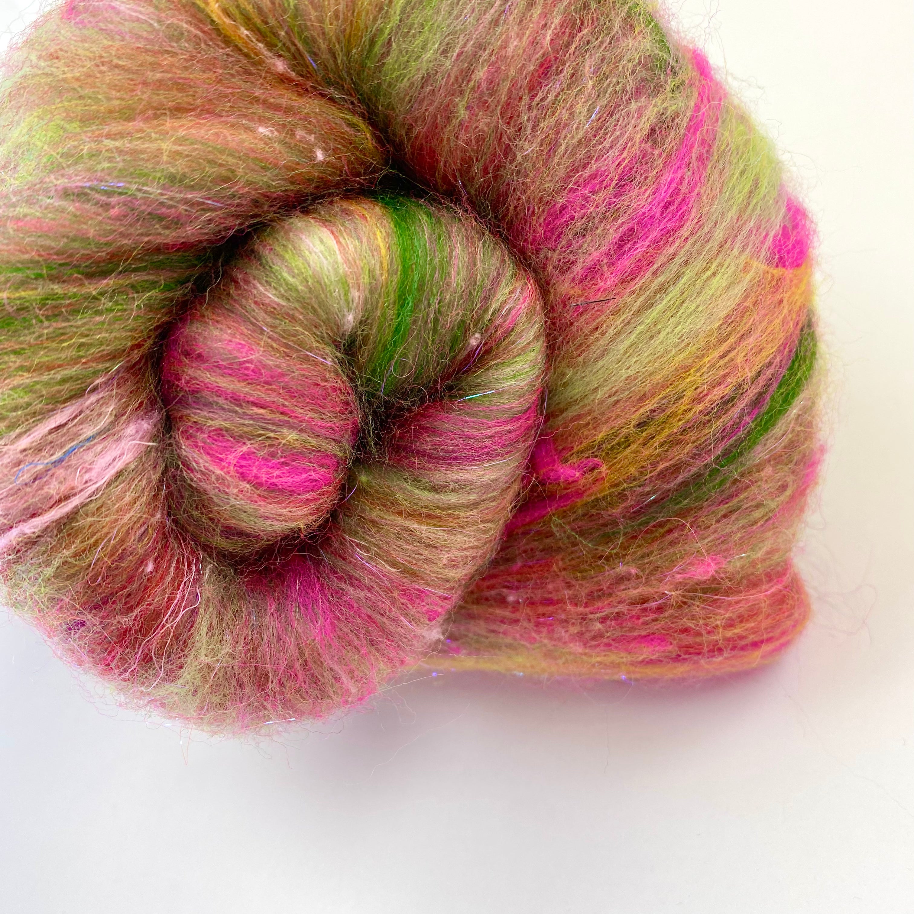 Hand Carded BATT for Spinning & Felting : Bed of Roses 118g