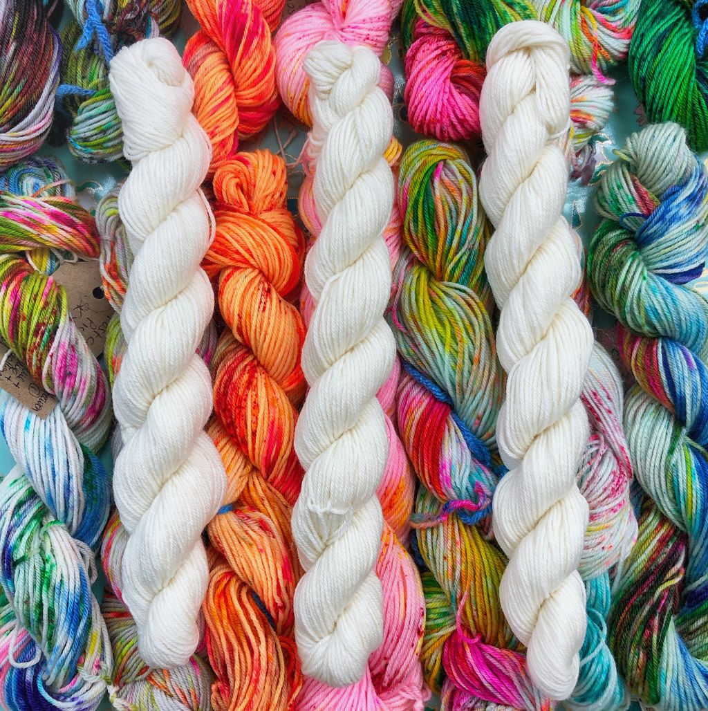 Yarn Dyes Home Starter Kit : 4 colours + 3 mini sock skeins + fixer