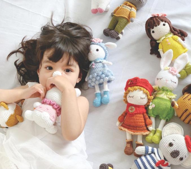 Sweet Crochet Friends: 16 Amigurimi Creations from Khuc Cay's Little Hands
