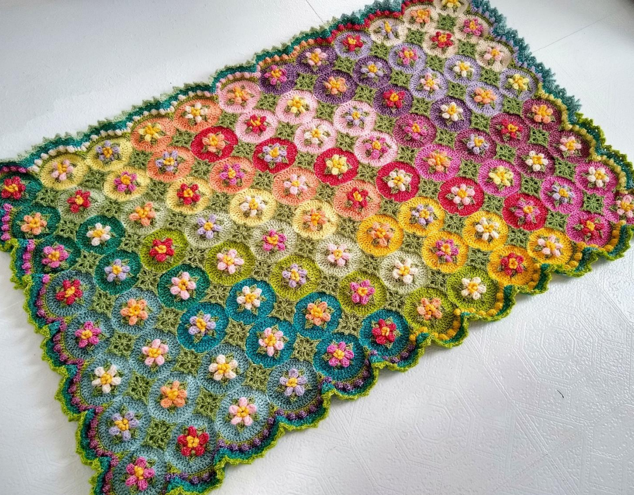 Yarn Pack & Pattern : Macaroon Blossom Afghan / Blanket Crochetv