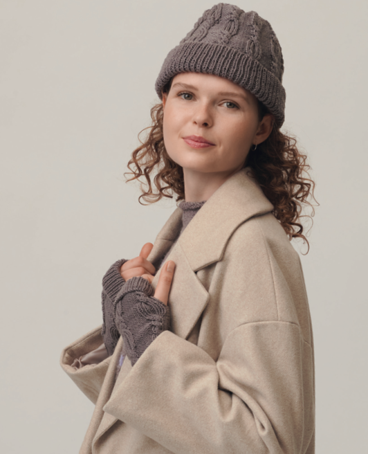 Womens Jumper Hat and Fingerless Gloves Pattern 1138