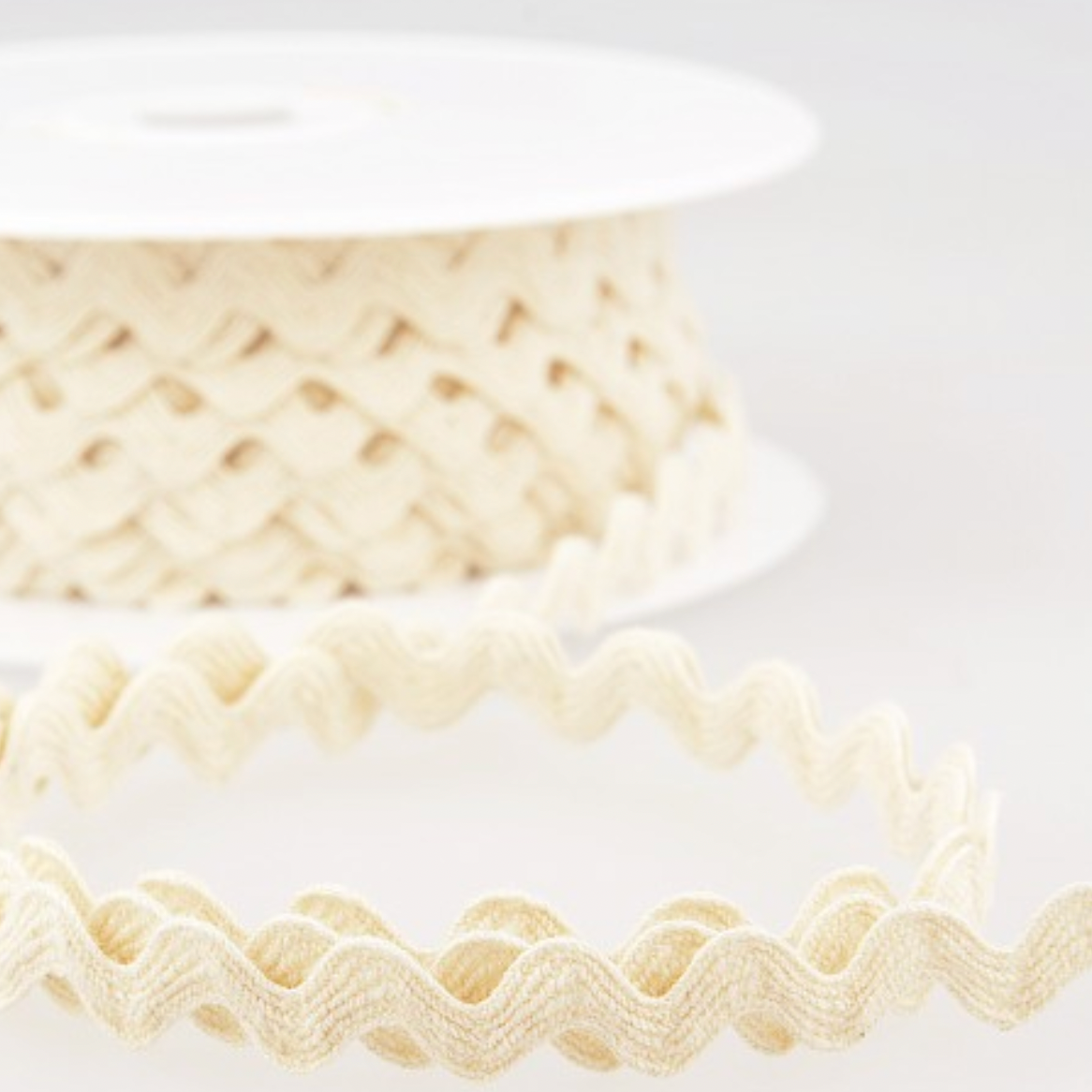 Small Cotton Ric Rac 25mm : 051 Ecru