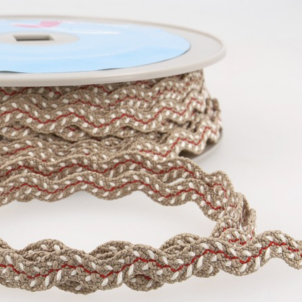 Embroidered Leaf Ric Rac : Taupe