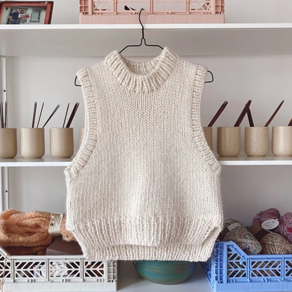 Holiday Slipover Tank / Vest Pattern by PetiteKnit