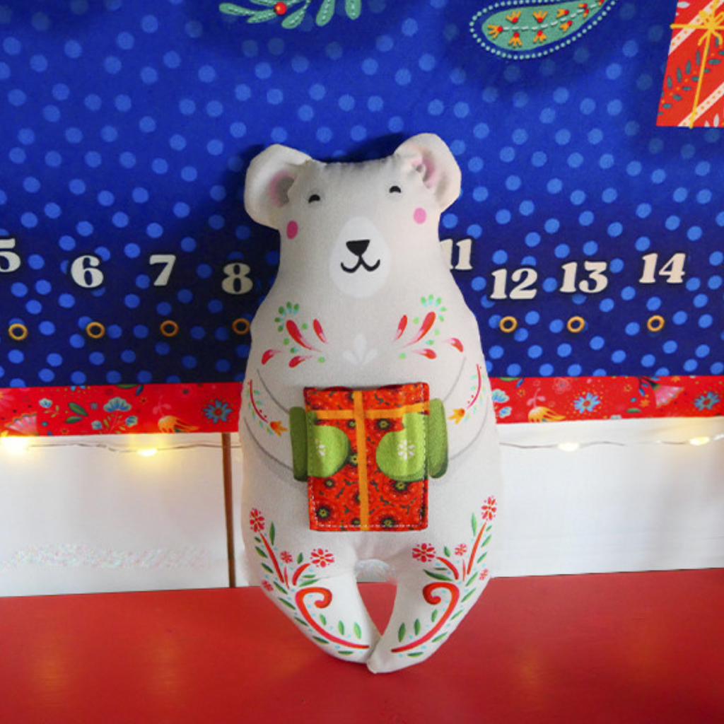 Nowa the Gifting Christmas Bear : Sewing Kit