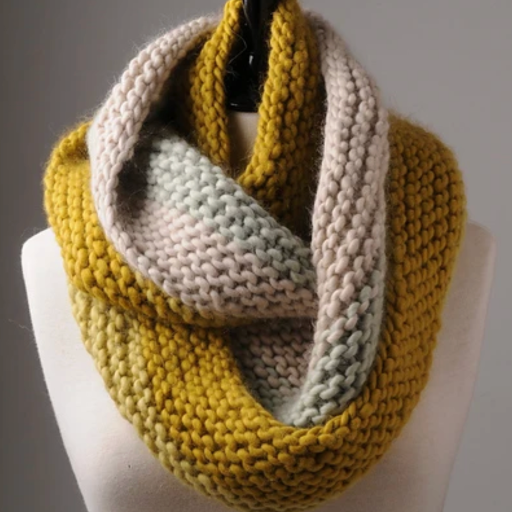 Super Chunky Cowl Pattern by Mrs Moon : Garter Stitch Cowl