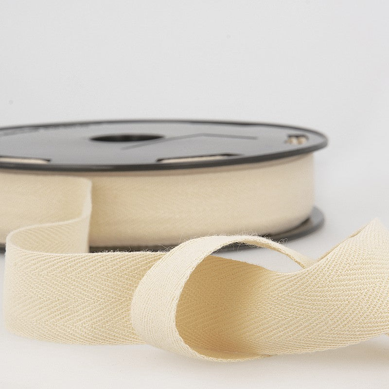 Cotton Twill Tape 051 Ecru Per Metre
