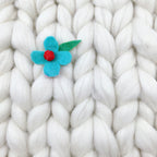 Giant Extreme Knitting Bundle Kit : 2kg White Wooltops & Needles